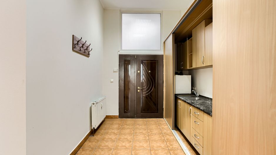 Birou la etajul 1 în zonă ultracentrală - Poză 5