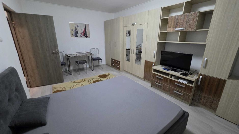 Închiriez garsonieră spațioasă, Auchan Vitan,  plan secund - Poză 1