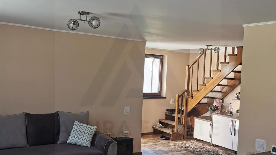 Casa individuala cu garaj 60 mp si teren+gradina 2650 mp in Porumbacu - Poză 14