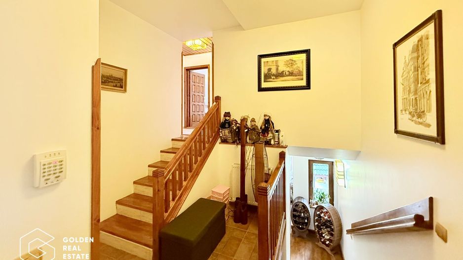 Vila de exceptie in Sinaia, mobilata, utilata, cu vedere superba - Poză 6