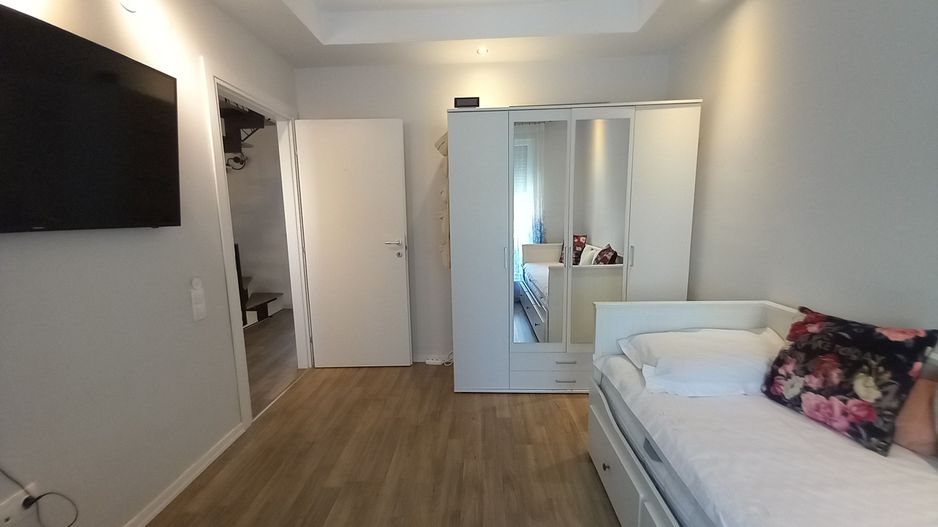 Cosmopolis - Vila NC cu 2 Dormitoare Mobilata si Utilata - Poză 9