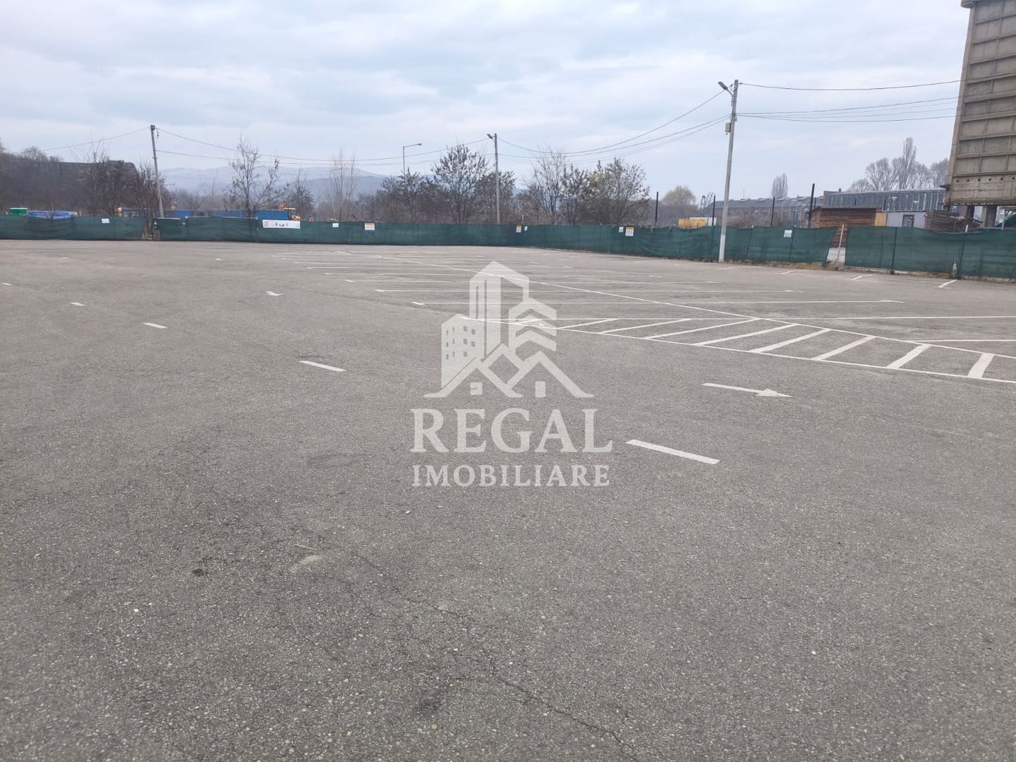 Spațiu Comercial de 17 mp – Locație la Castelul Corvinilor - Poză 2