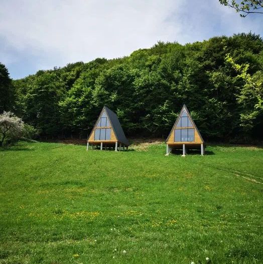 Teren cu cabane A-Frame și priveliște către Munții Făgăraș - Poză 1