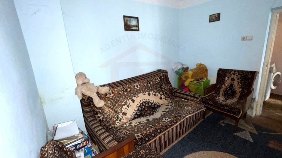 Casă cu arhitectură pragmatică în zona Port - Poză 2