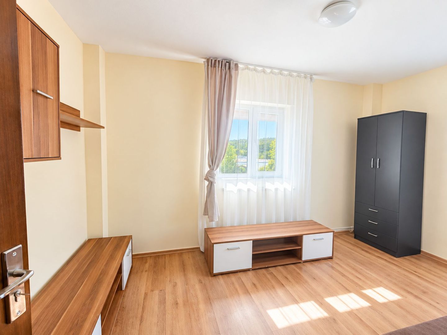Apartament 2 camere Dec 58 mp Poitiers Manta Rosie 300 euro - Poză 2
