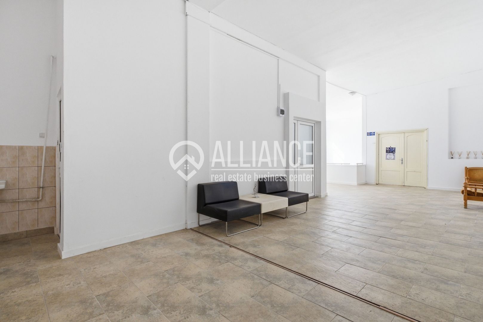 FALEZA NORD cladire multifunctionala 4600 mp cu acces din Bdul Mamaia! - Poză 6