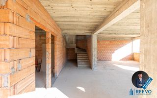 Pensiune/Vilă la roșu P+E+M în Sărata - Poză 9