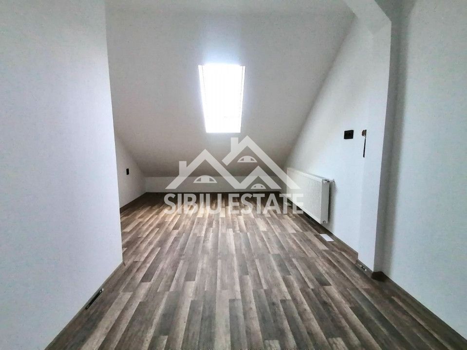  Apartament  cu 2 camere , 39 mp , Finisat la cheie , Mansardă - Poză 2