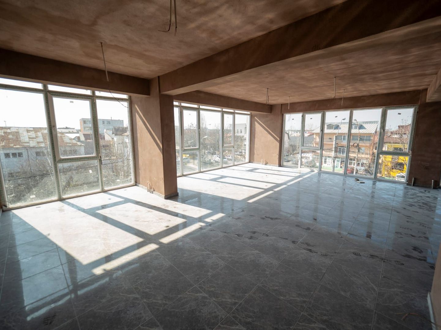 Inchiriere spatiu comercial Voluntari | 420 mp | 6 locuri de parcare - Poză 1