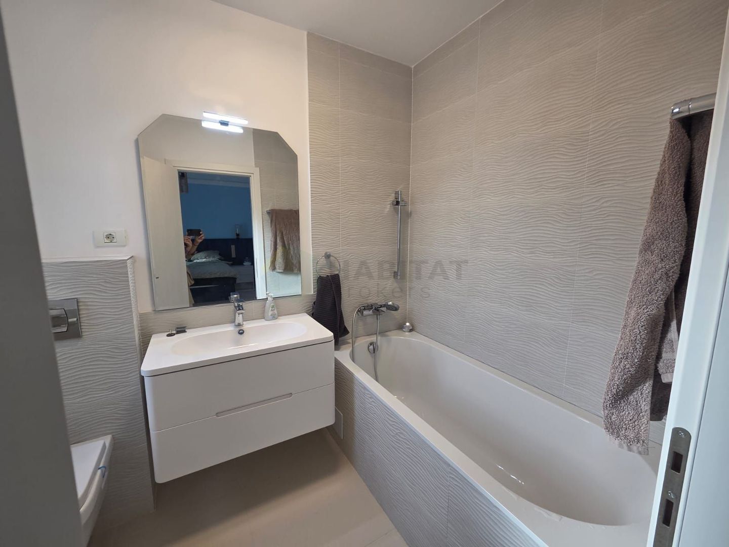 Vilă  cu mansardă, piscină și design modern – Tunari - Poză 16