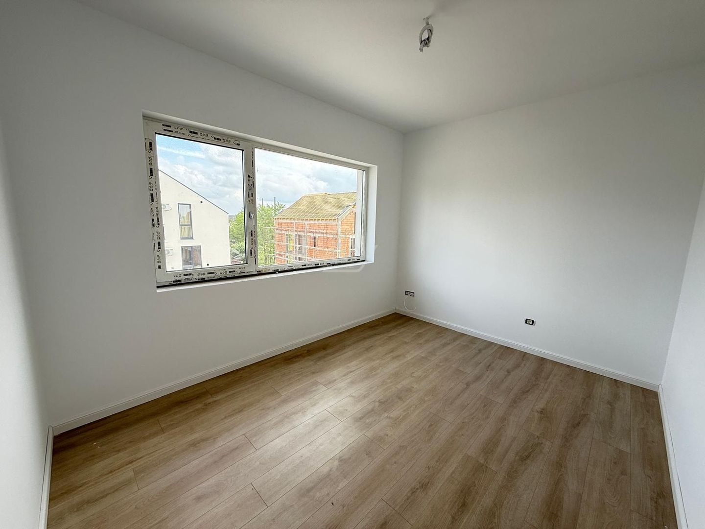 Etaj 2. Lift. Finisaje superioare. Loc de parcare. - Poză 6