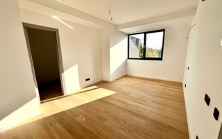 APARTAMENT DEOSEBIT CU 3 CAMERE LA VANZARE CU VEDERE LA LAC - Poză 3