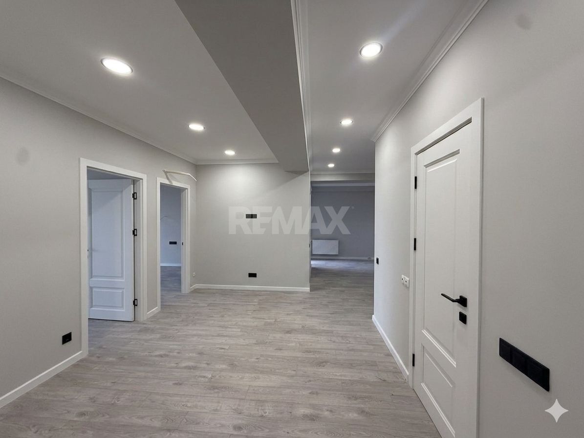 Vânzare apartament cu 2 dormitoare si living la Buiucani - Poză 1