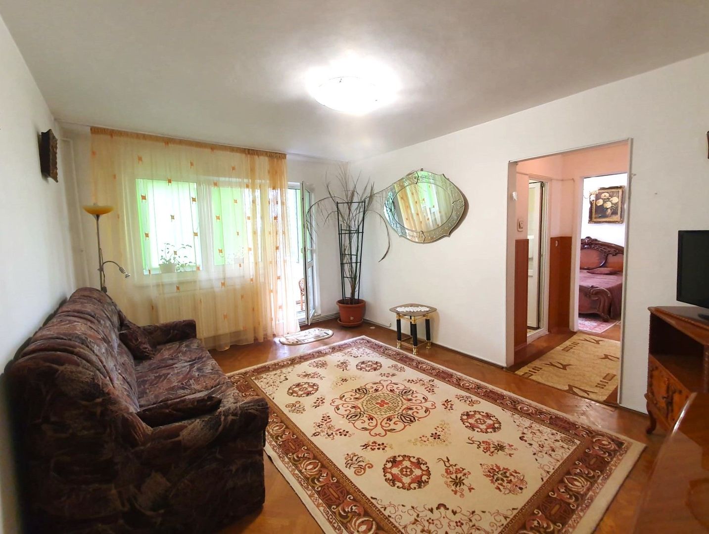 Apartament luminos cu vedere spre biserică, într-un cartier verde și liniștit. - Poză 8