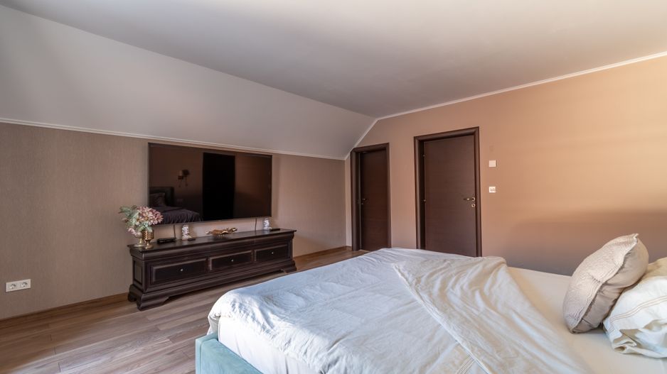Proprietate exclusivista de vanzare: 2 case | 9 camere | 2000 mp teren - Poză 47