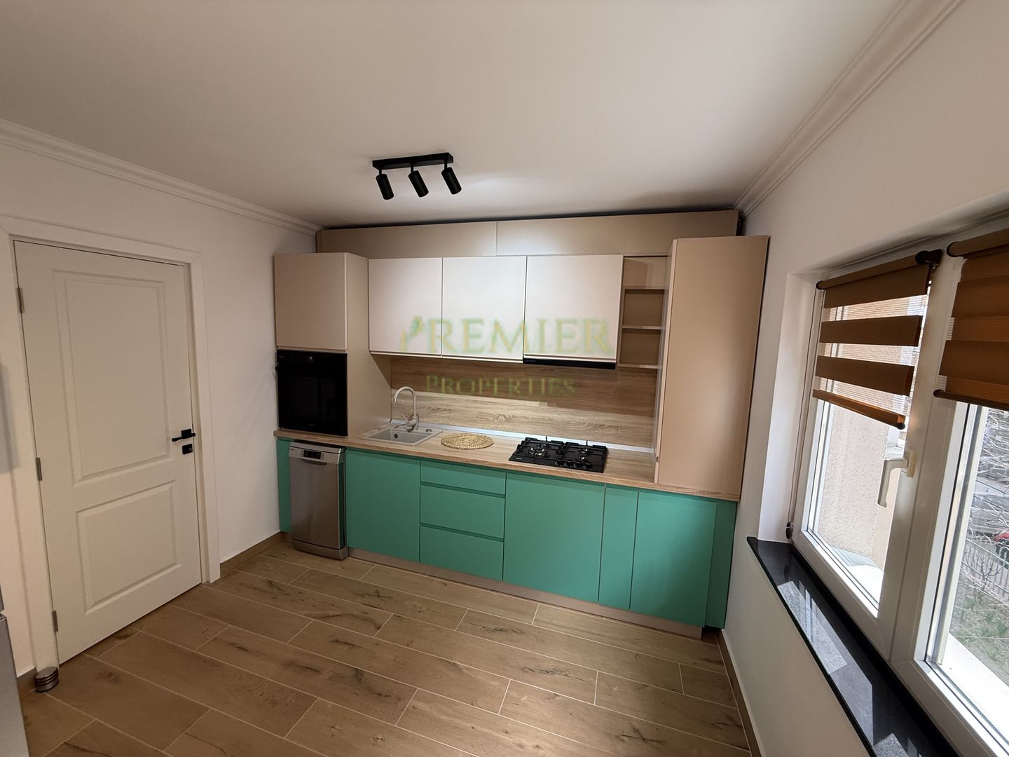 Apartament 2camere renovat complet Nerva Traian etaj 1 si 2 balcoane  sud - Poză 3