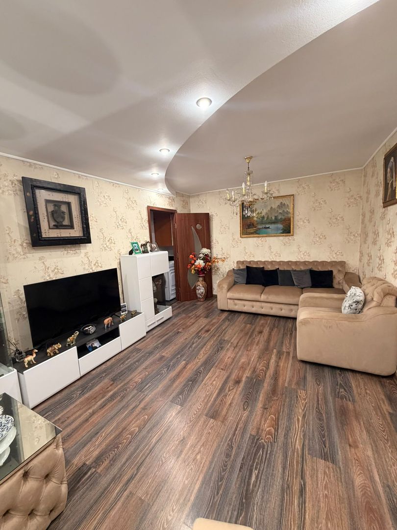 Apartament 4 camere de vanzare Crangasi - Poză 2