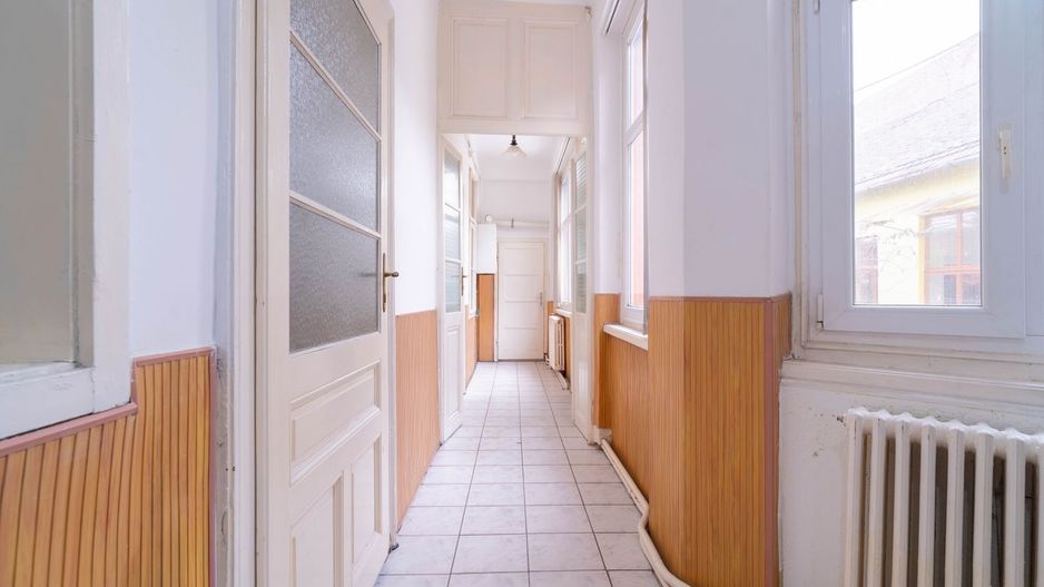 Apartament ultracentral Arad – 468 mp teren propriu, garaj, acces auto - Poză 6