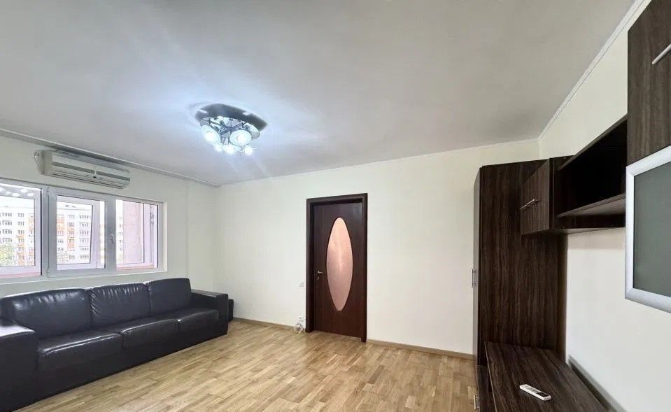 Vanzare Apartament 3 camere  74 mp, bloc reabilitat, et 4/10 Șoseaua Alexandriei - Poză 3