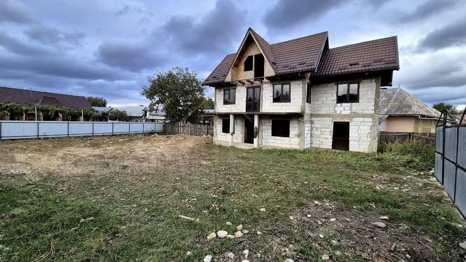 Casa de vanzare la 7 km de Onești - Casin - Poză 1