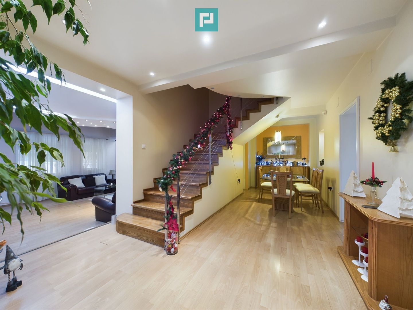 Casă situată Central în Dumbrăvița - Poză 12