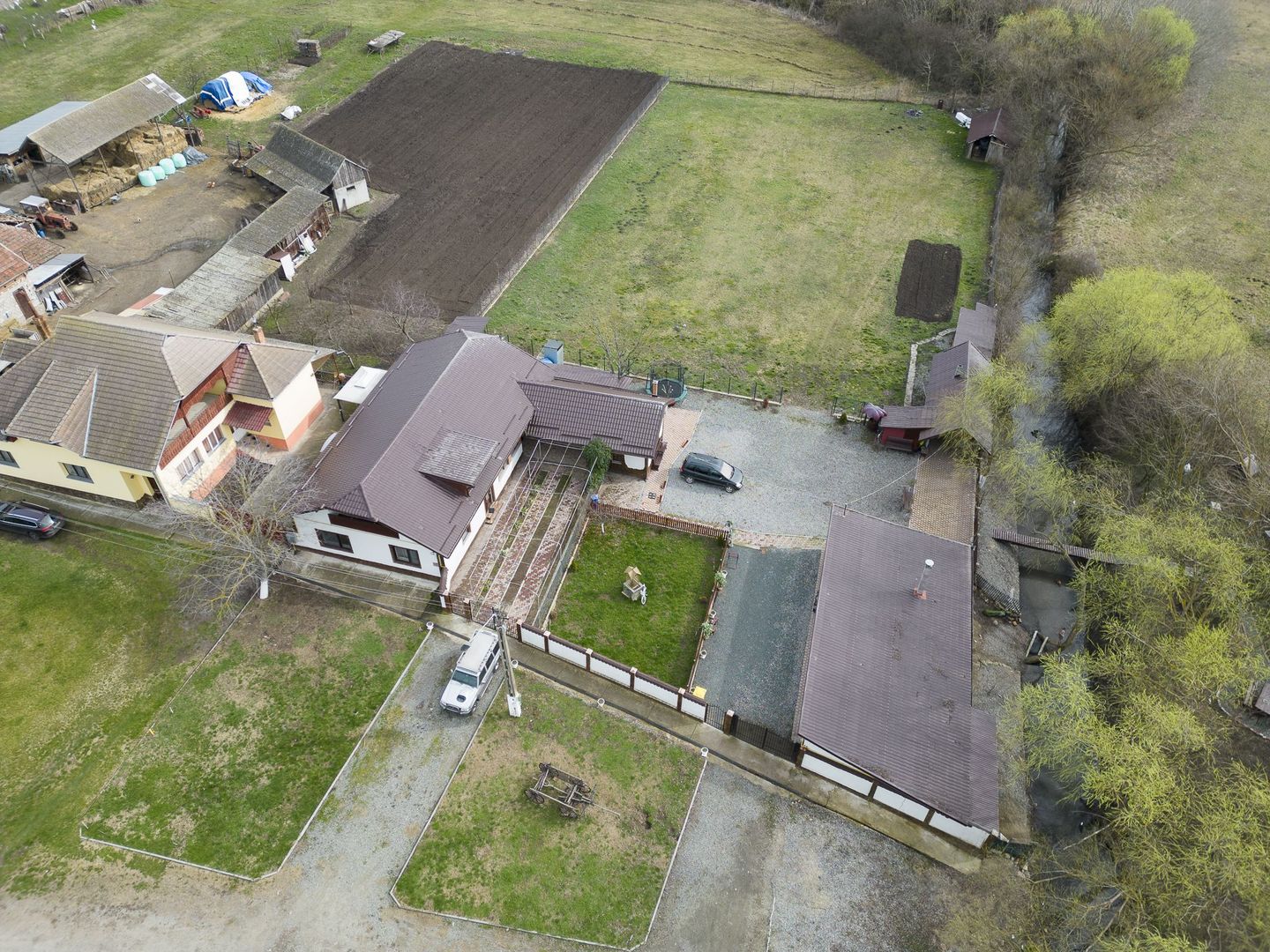 Proprietate imobiliară cu potențial extraordinar! - Poză 72