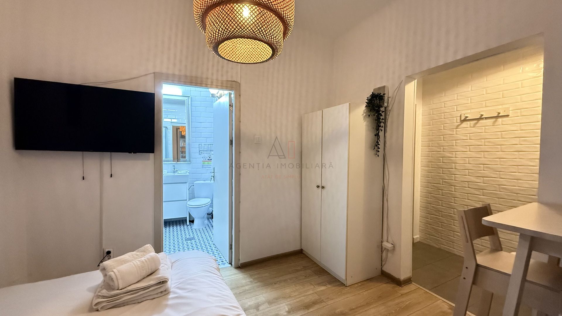 Garsoniera Universitate | View Hotel Corinthia - Poză 4