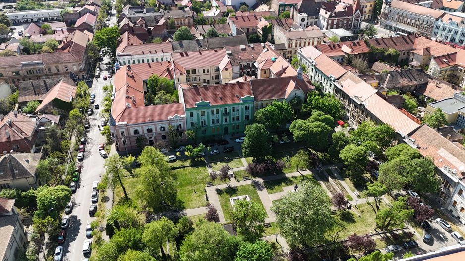 Apartament in clădire istorică P-ta Plevnei cu vedere parc - Poză 4