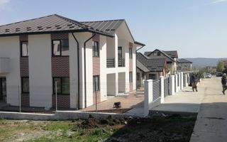 Vand doua case lipite, P+E, zona Galata, Sos. Iasi-Voinesti nr. 44 - Poză 3