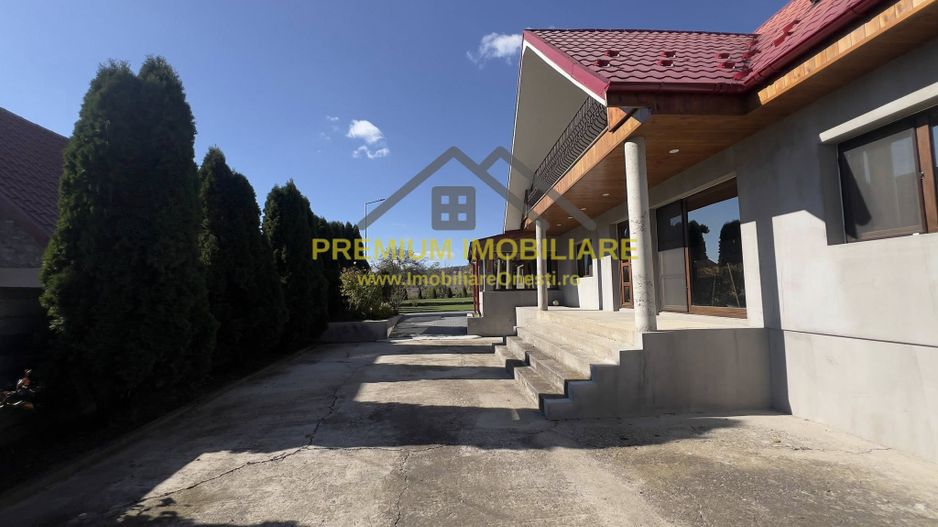 Casa de vanzare la 13 km de Onesti - Poză 1