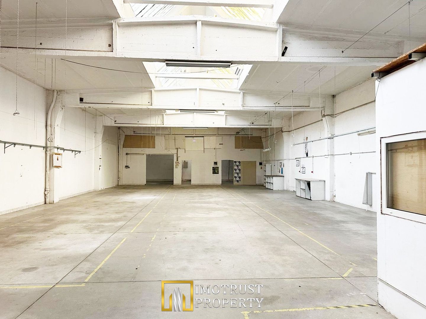 Hală industrială 431 mp de închiriat – central Arad, acces TIR - Poză 1