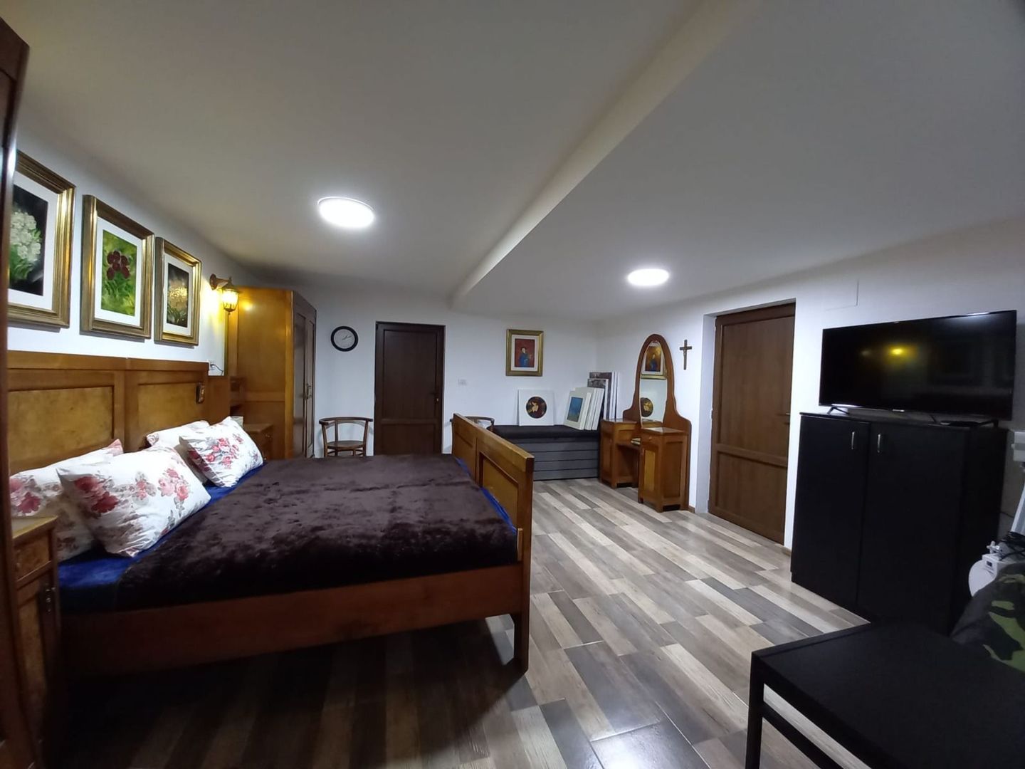 Apartament central la demisol înalt - Poză 6