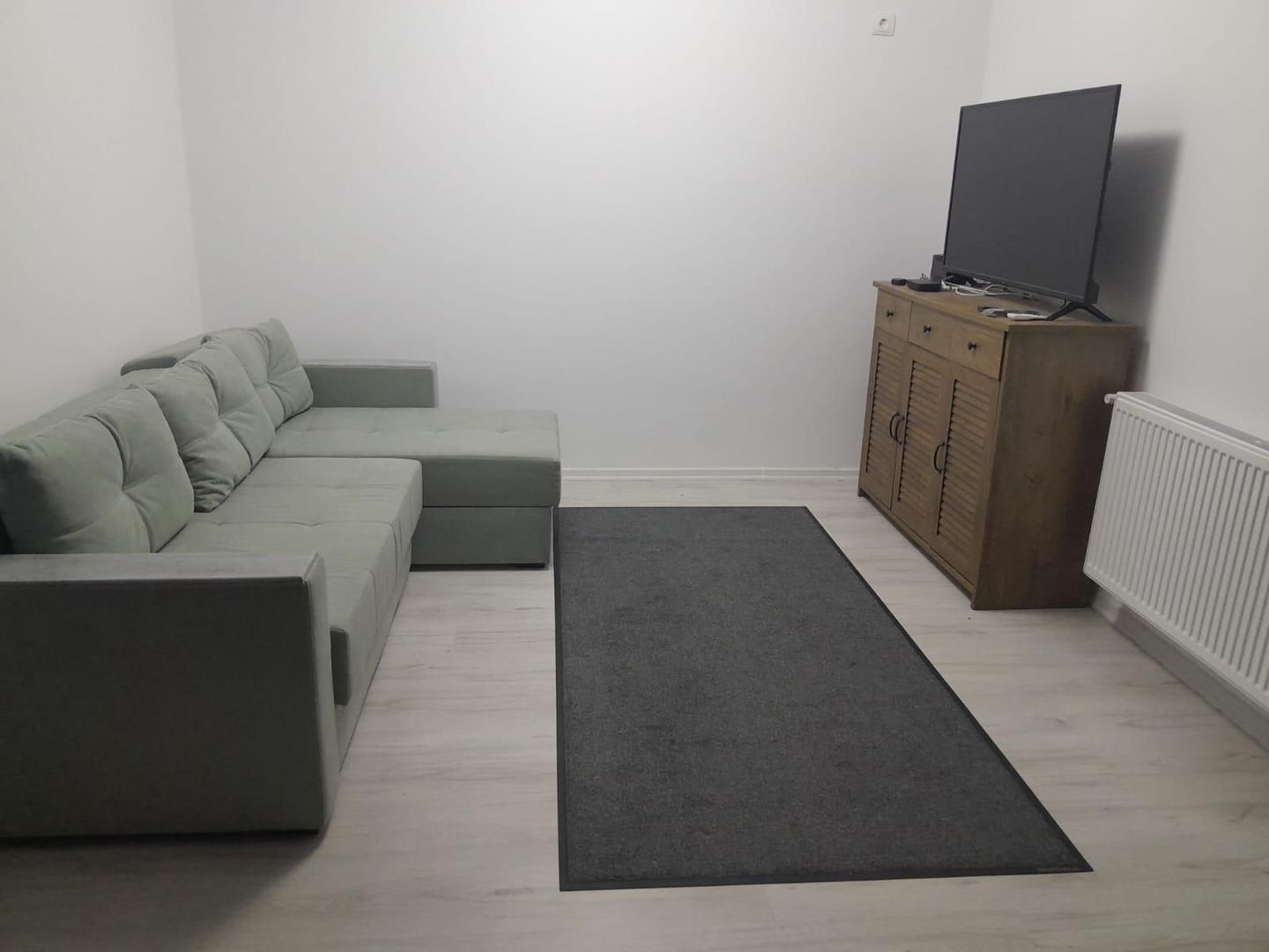 GARSONIERA MOBILATA/UTILATA, BLOC NOU, LOC PARCARE INCLUS, COMISION 0% - Poză 1