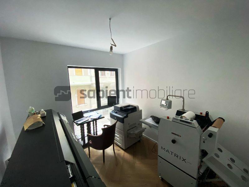 Ap.cu 3 camere central Crisana Residence - Poză 4