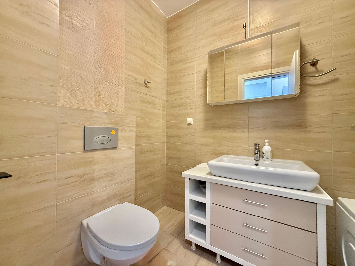 COSMOPOLIS - Apartament cu 3 camere, mobilat si utilat + 2 parcari - Poză 18