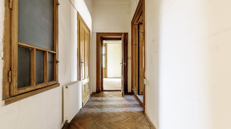 VANDUT ! Apartament cu 4 camere în Palatul Bohuș, Arad - Poză 4