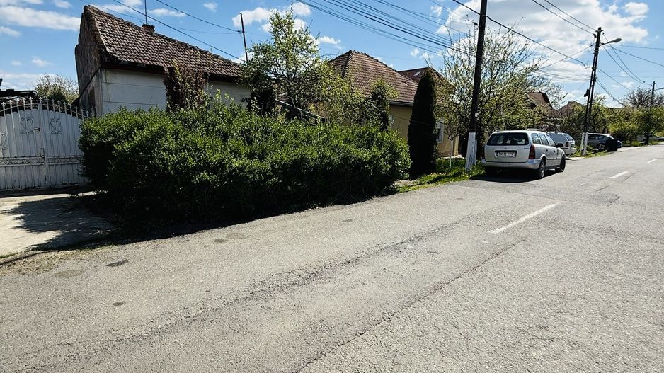 Ciarda Roșie | 2 case în curte | Teren 700 mp | Garaj | Toate utilitățile - Poză 2