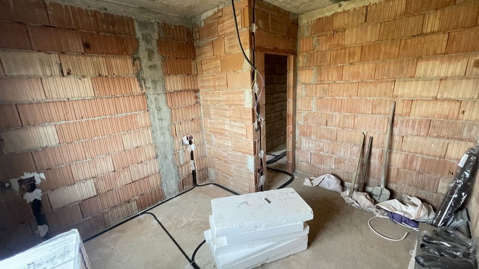 Casă la roșu, 3 dormitoare, teren 340 mp – Moșnița Nouă, lângă Kaufland - Poză 8