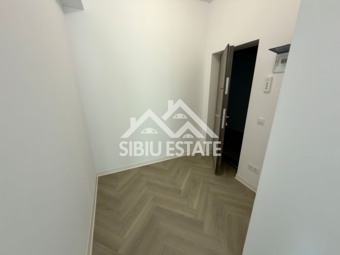Apartament cu 3 camere,boxa depozit, Finisat La Cheie te muti imediat - Poză 4