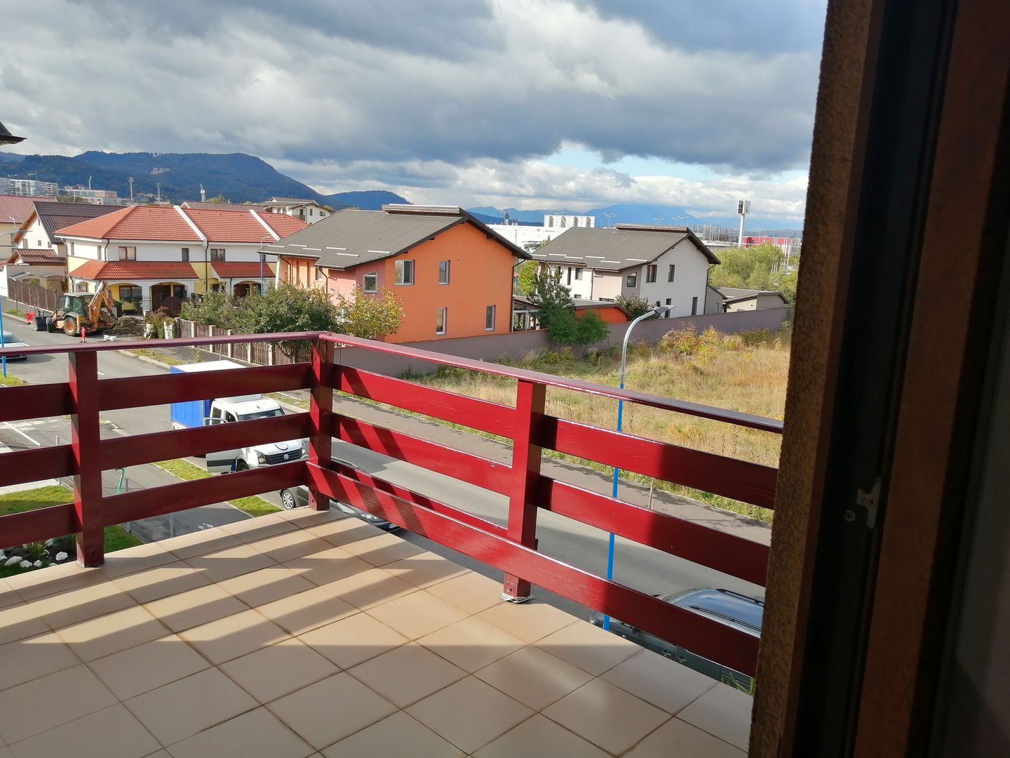 3 camere, structura mare, curte si garaj - Poză 3