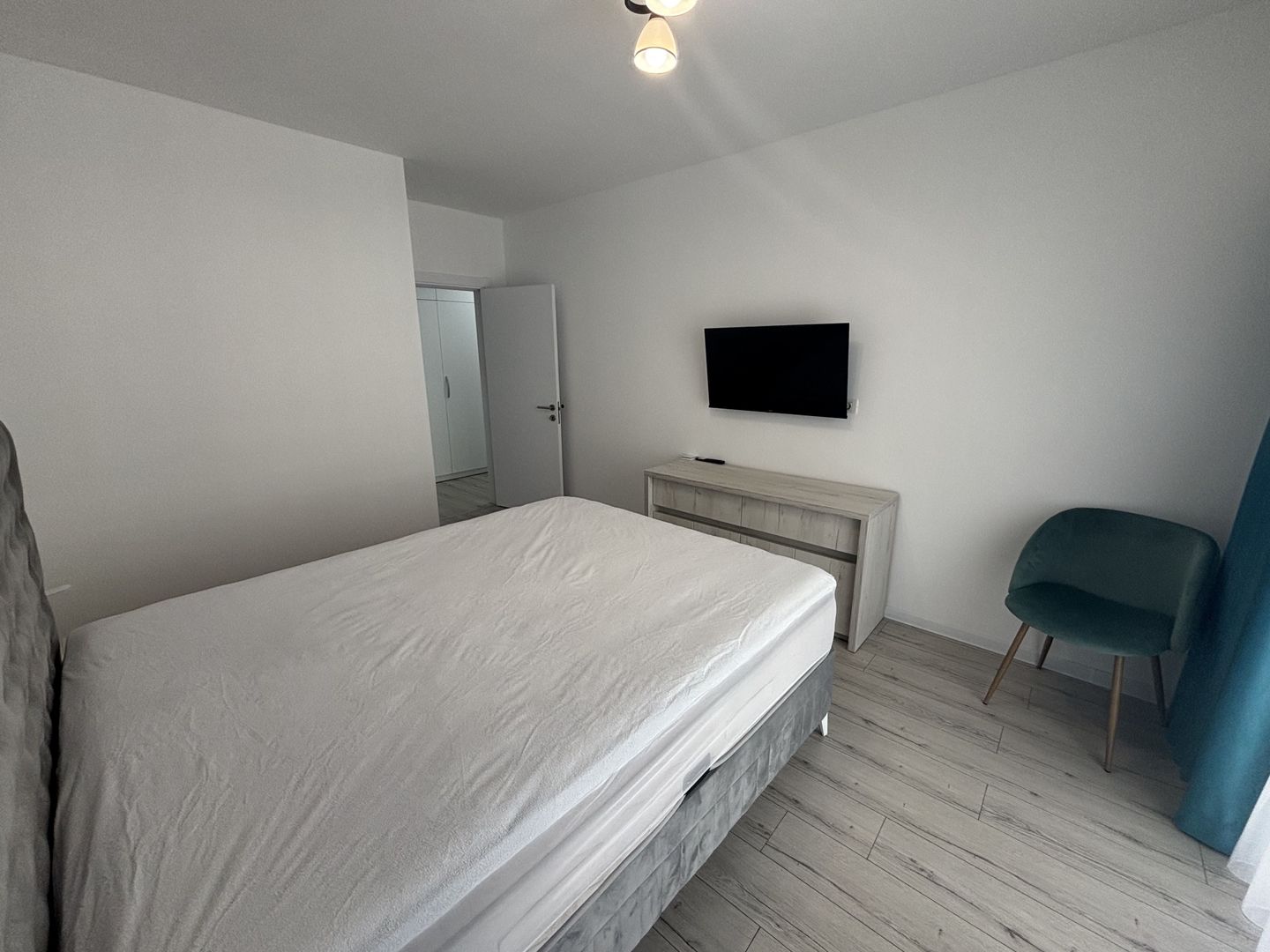 Chirie 2 Camere GranVia Lake View - Terasă cu vedere la Lac - Poză 11