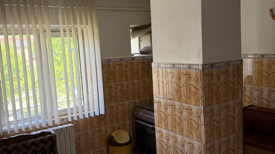 Apartament 3 camere Decomandat Rovine etaj 2/4 - Poză 4