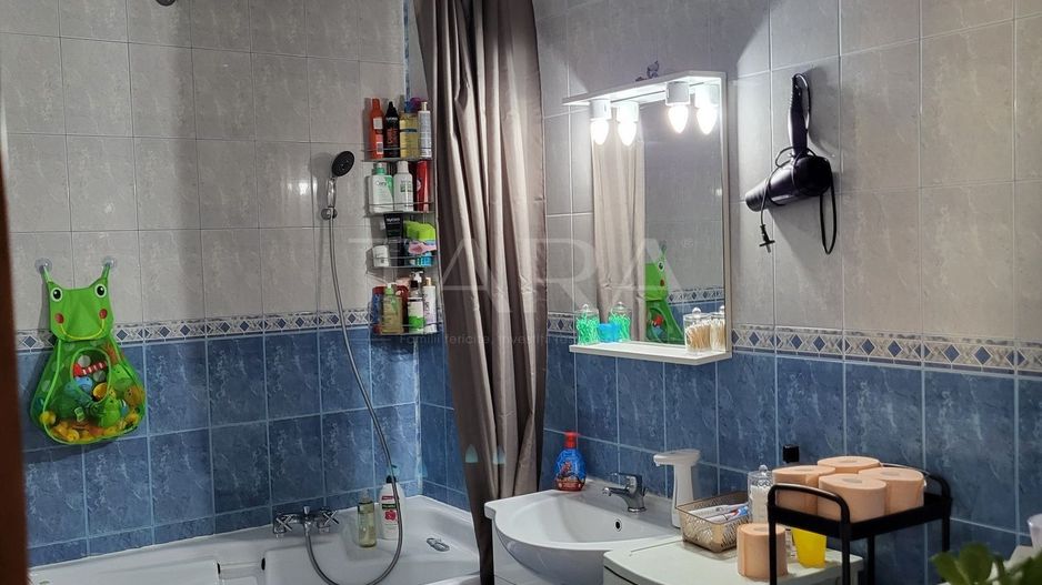 Apartament cu 2 camere, mobilat și utilat la etajul intai. - Poză 7
