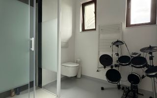 Casa insiruita deosebita cu 5 camere in cartierul Sopor - Poză 19