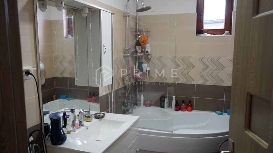 Casă familială spațioasă în zonă liniștită | Sângeorgiu de Mureș | - Poză 11