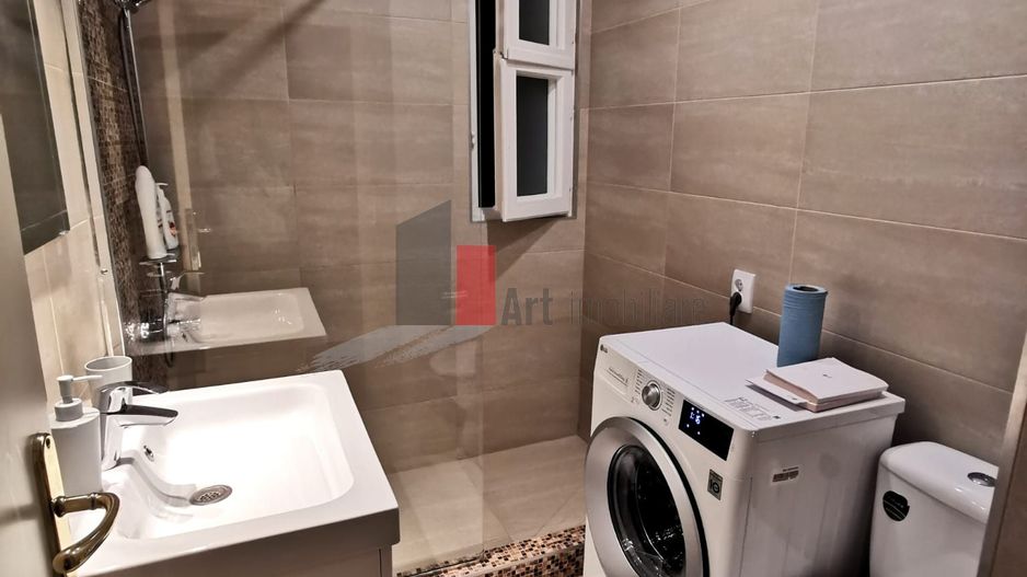 Garsoniera "VALENTA",  vedere "SPLENDIDA"  Piata Universitatii - Poză 15