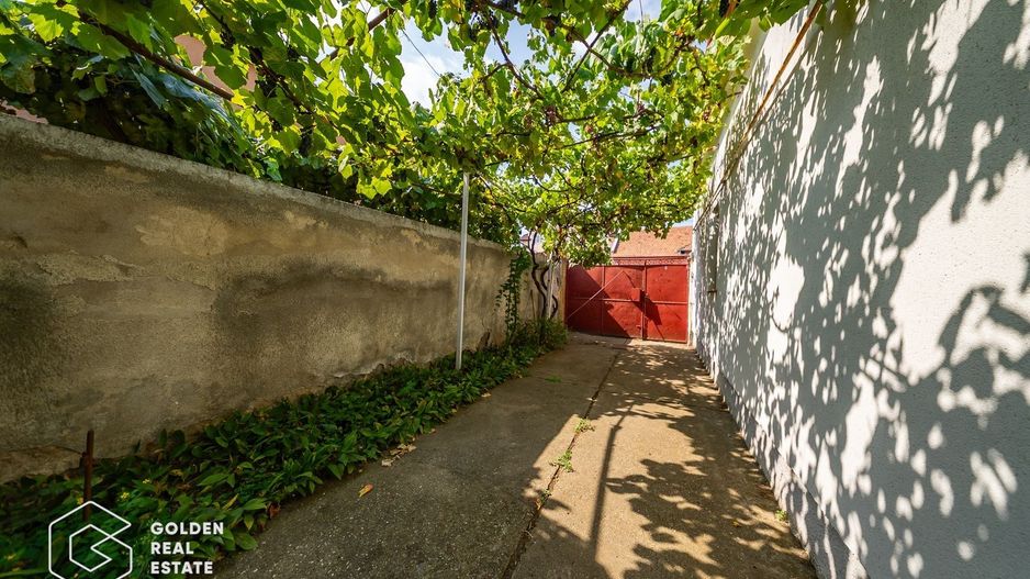 Casa cu 2 corpuri de cladire si teren 762 mp,  zona excelenta (Gradiste) - Poză 14