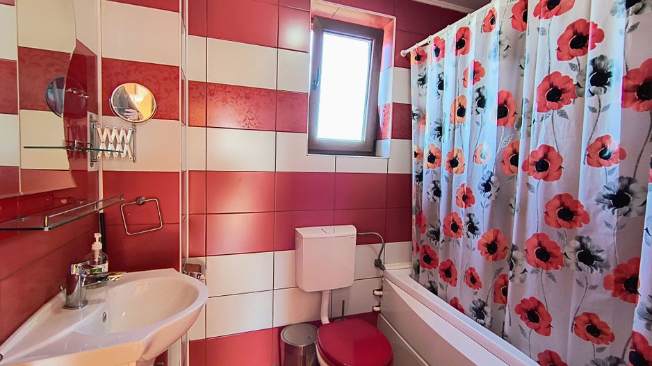 Năvodari | Casă spațioasă cu teren mare - Poză 21