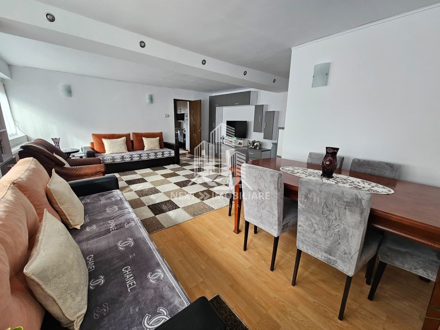 Casa 3 camere, langa Primaria Ovidiu,  teren 527 mp - Poză 1