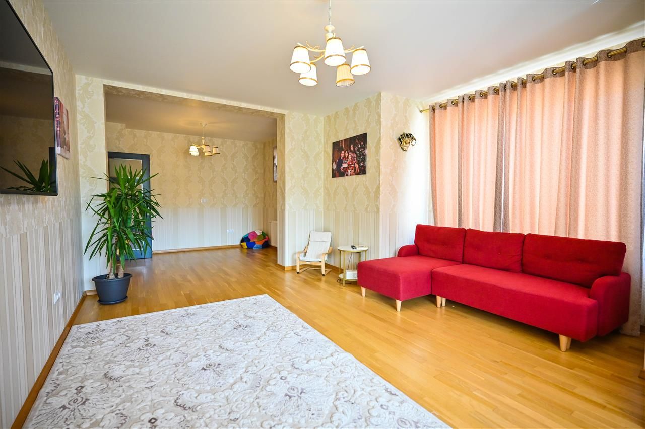 Somptuozitate in stil modern, 2 garaje, 3 terase, totul pe 1.000 mp teren - Poză 36